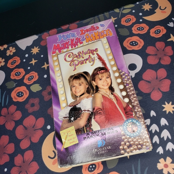 2 You're Invited Mary Kat and Ashley VHS Ballet Party Mall Costume 2000s 90s - Picture 8 of 9